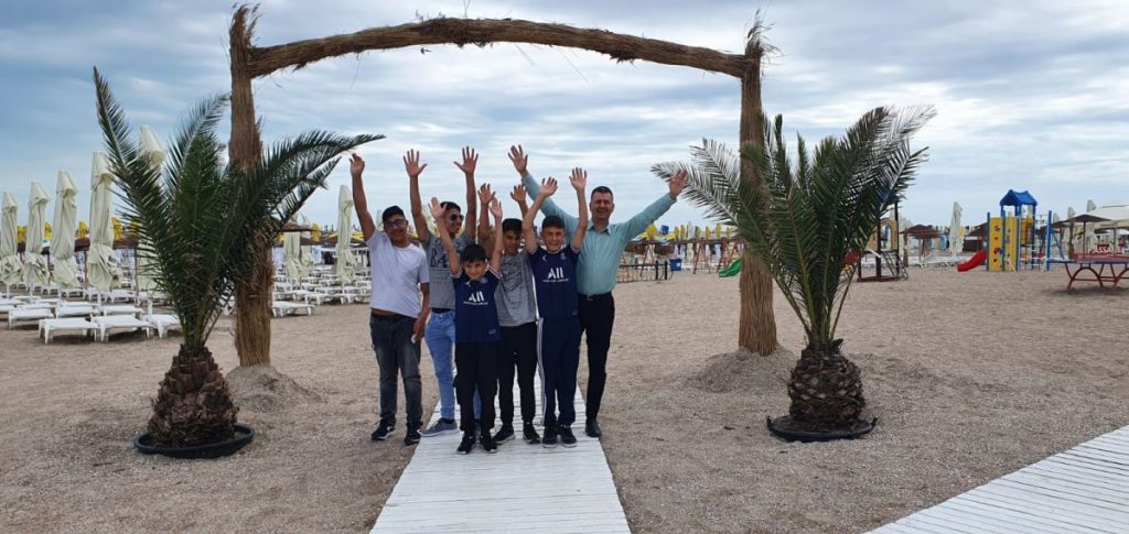 Copiii ocrotiți de Asociația Centrul Diaconal Casa Creștină sunt în tabără la mare